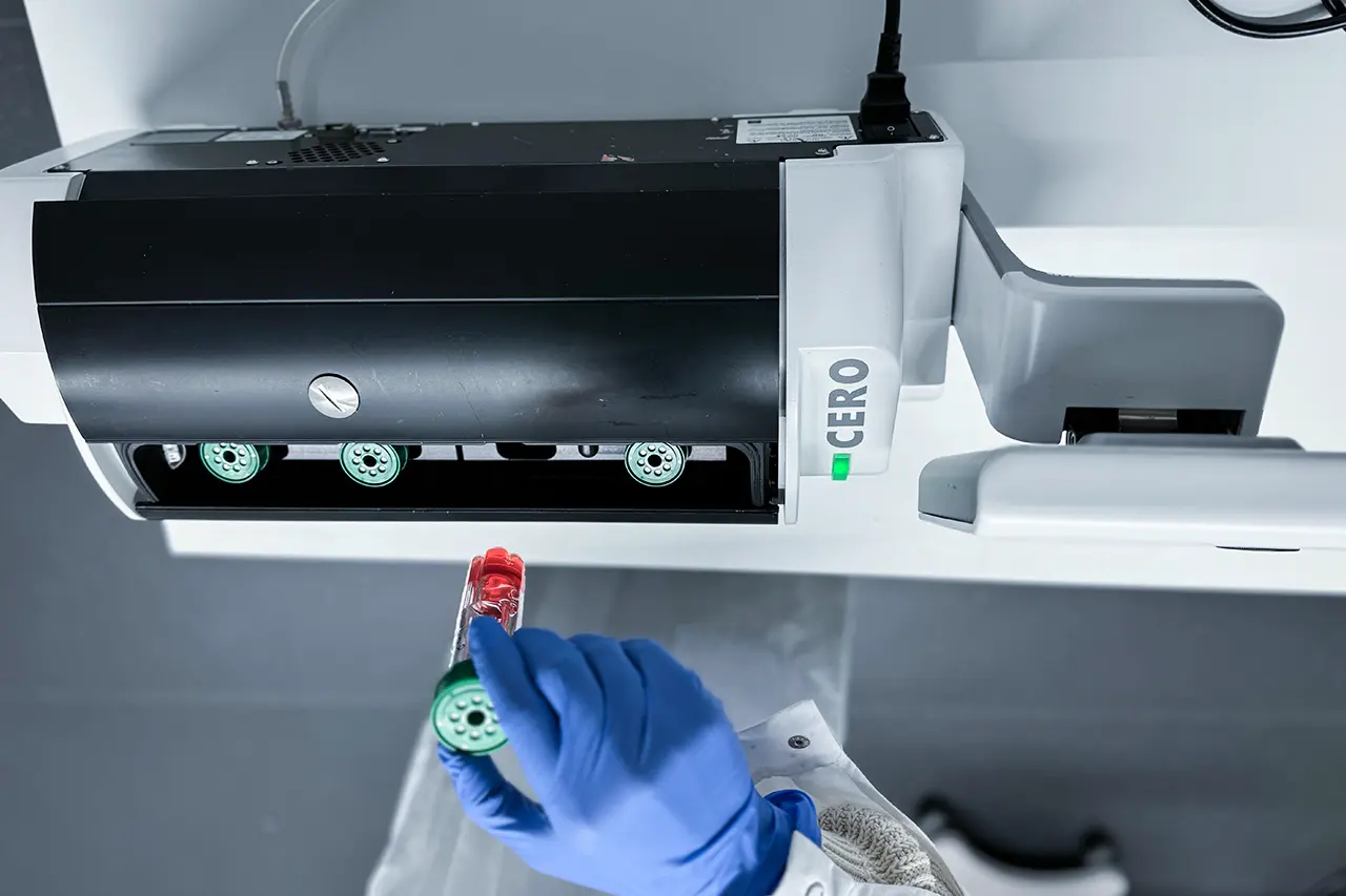 incubator and bioreactor operator